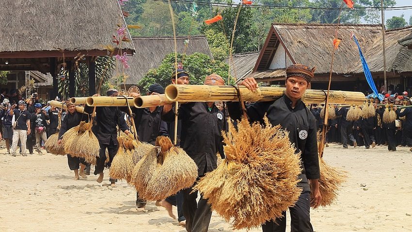 sundanese today, sundanese tribe